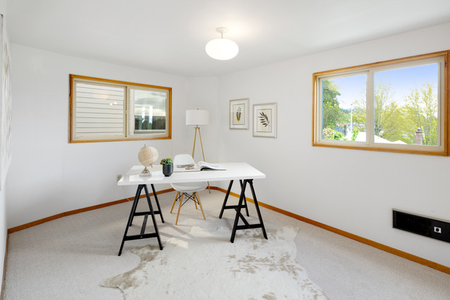 Staging to sell with a home office