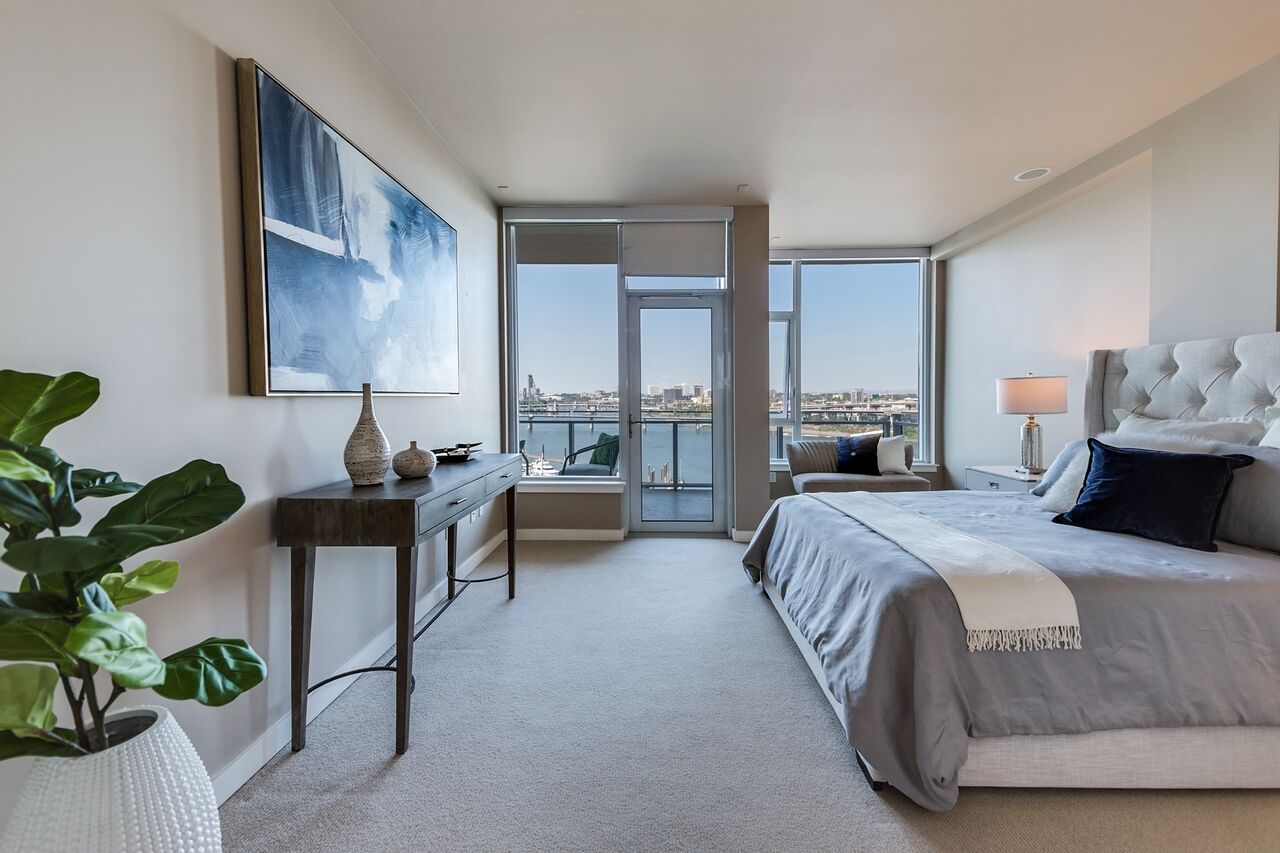 Portland Luxury Condo bedroom views